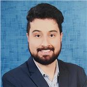 Profesor de oratoria y comunicación, imparte clases sobe expresión oral